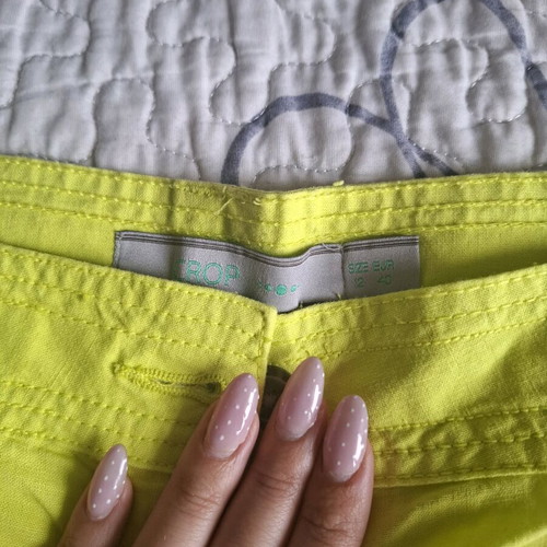 Lime capri crop pants Style like new, green and yellow