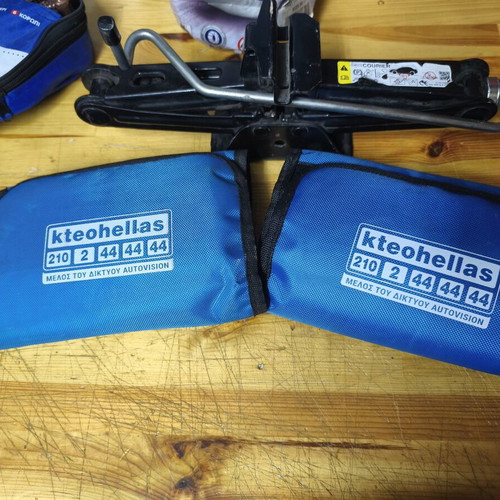 Snow cover used with car accessories gift pack