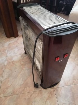 Σόμπα χαλαζία με θερμοστάτη και 4 ανεξάρτητες αντιστάσεις, σαν καινούργια, 2400W