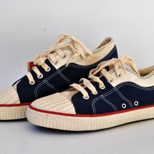 Benetton vintage blue canvas sneakers size 40