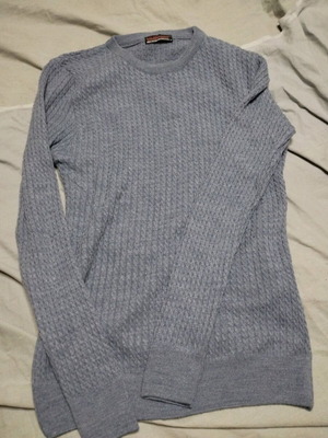 Long-sleeve shirt medium like new, light sea color