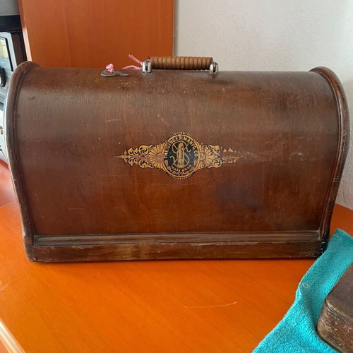 Singer Sewing Machine used, authentic with papers
