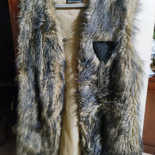 Synthetic sleeveless fur vest brown like new