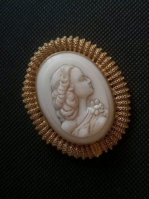 Cameo vintage brooch used from Czechoslovakia 50s-60s white and gold