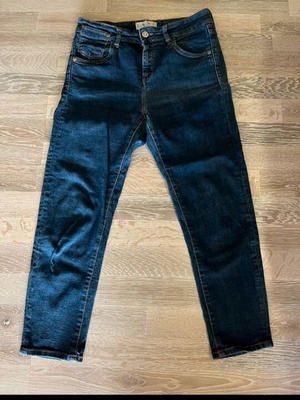 Mango mom fit jeans like new, size 34