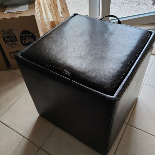 Leather stools like new, set of 2 with smaller inner stools