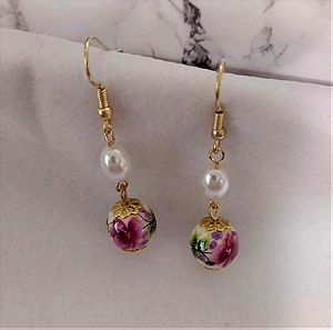 Ρομαντικά τύπου ρετρό σκουλαρίκια φλοράλ με περλίτσα / flower print pearl drop earrings in gold tone