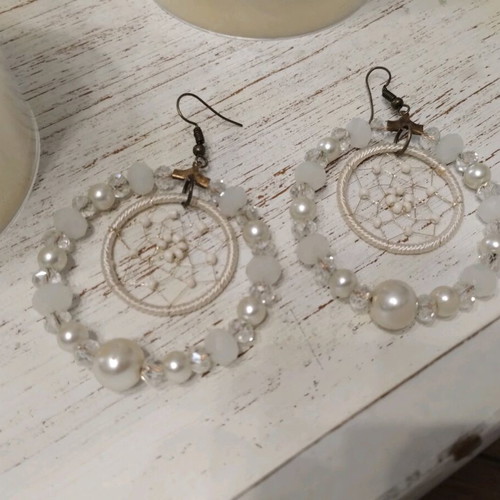 Hoop earrings with pearls and dreamcatcher white new