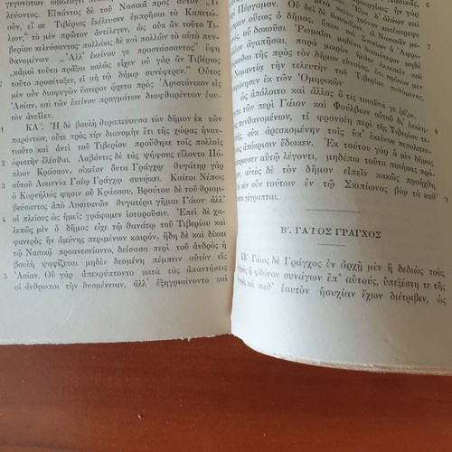 Plutarch Agis and Cleomenes, Tiberius and Gaius Gracchus old school books