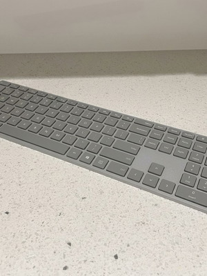 Microsoft Surface Bluetooth Keyboard German layout, like new, wireless
