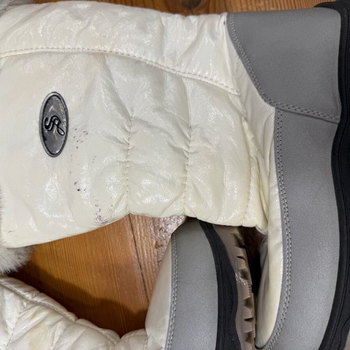 Waterproof boots with fur new, size 41, white