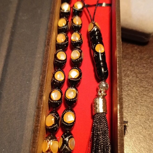 Komboloi handmade from Yusuri amber and silver with tassel