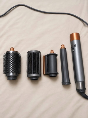 Dyson hair styling set like new with accessories