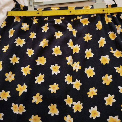 Floral spring-summer skirt like new, size M, blue with yellow flowers