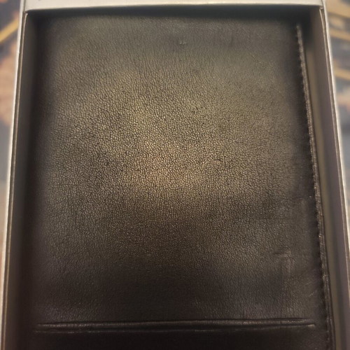 Guess men's leather wallet black new with tags