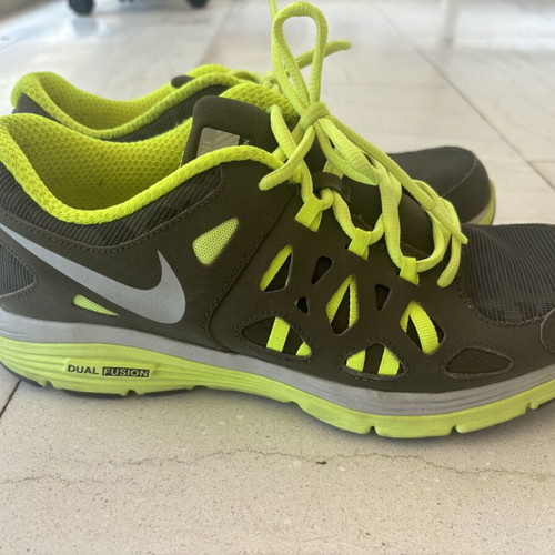Nike athletic shoes like new, size 40, green and yellow