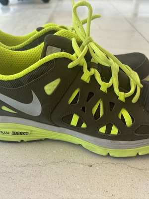 Nike athletic shoes like new, size 40, green and yellow