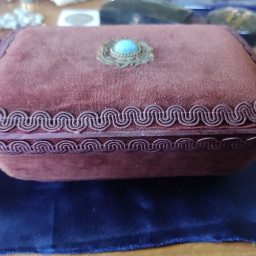 French velvet sewing and grooming tool box used, circa 1880
