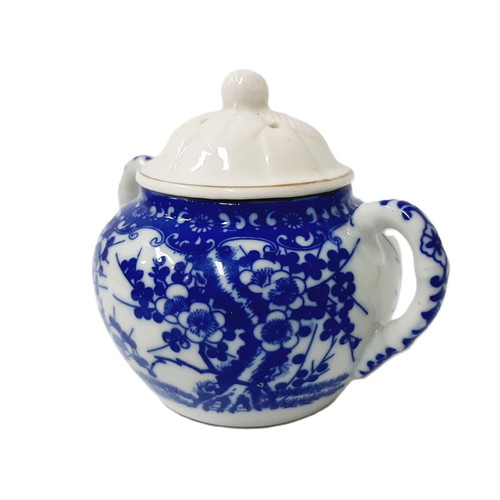 Japanese porcelain sugar bowl like new, blue and white decor