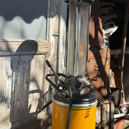 Rolli D6/5A Horn Flensburg oil and gasoline pump like new with glass container