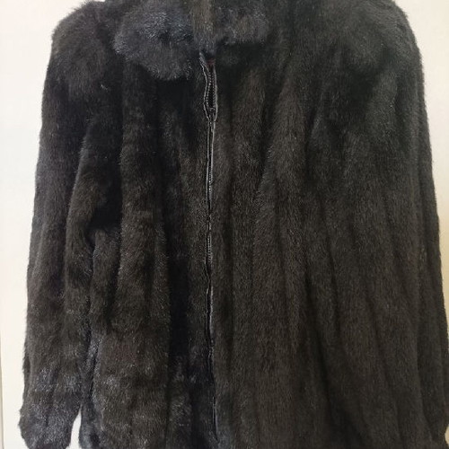 Women's black fur used one size with zipper and pockets