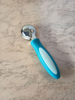 Tupperware Ice Cream Scoop new