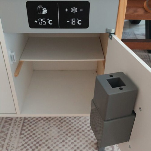 Wooden children's play kitchen like new, fully equipped