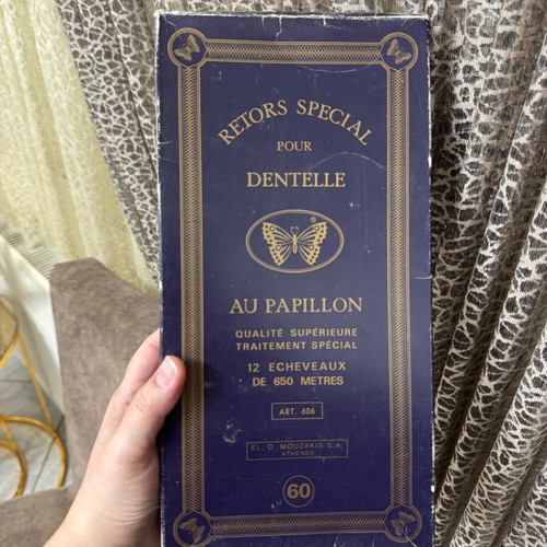 Au Papillon Retors Special pour Dentelle collectible thread box like new