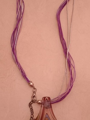 Necklace like new, purple