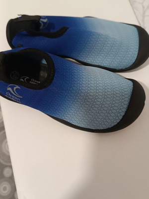 Children's water shoes like new
