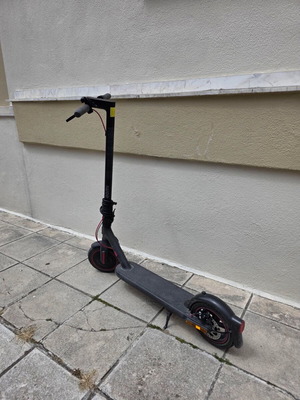 Xiaomi Electric Scooter 4 Pro 1st Gen used with new tubeless tires and grips