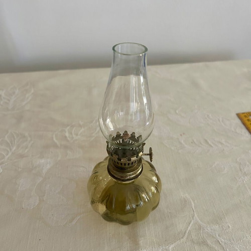 Vintage oil lamp like new, fully functional