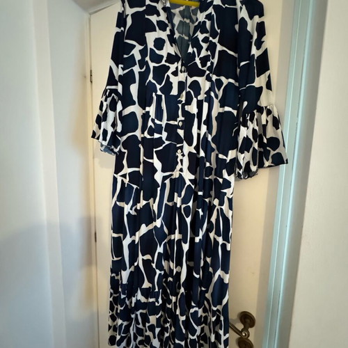 No name printed dress like new, white and blue, one size