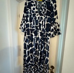 No name printed dress like new, white and blue, one size