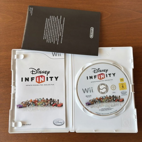 Disney Infinity 1.0 Nintendo Wii game like new with 3 power discs