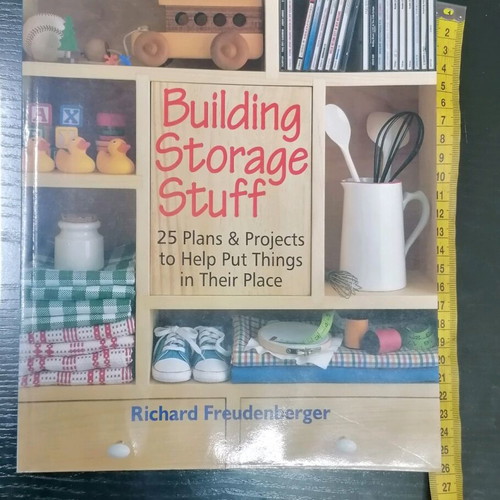 Building Storage Stuff book like new, English