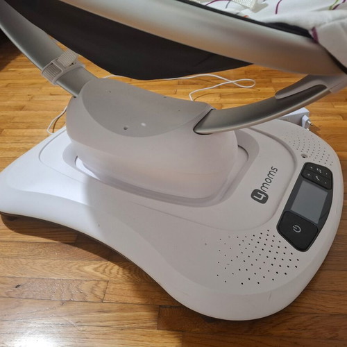 4moms MamaRoo electric rocker swing like new