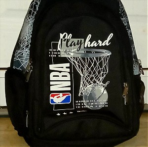 Σχολική τσάντα NBA για παιδιά με 3 εσωτερικές θήκες και 2 εξωτερικές(μια με φερμουάρ και μια με θήκη μπουκαλιου)