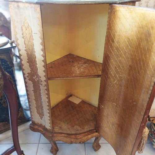 Classic corner cabinet with Florentine decorative motifs