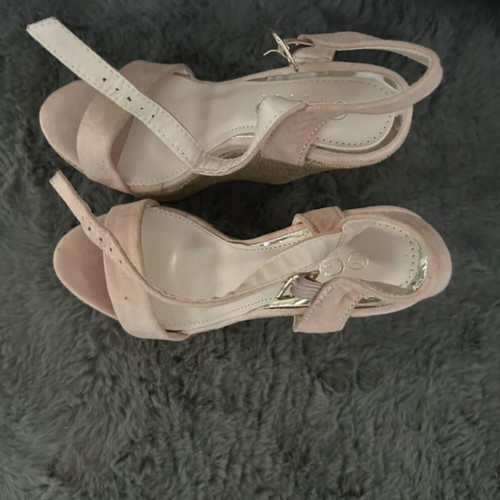 Platform sandals with handmade floral design, like new, size 37, black and pink