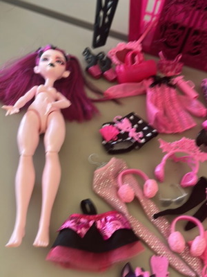 Mattel Monster High Skulltimate Secrets Draculaura doll