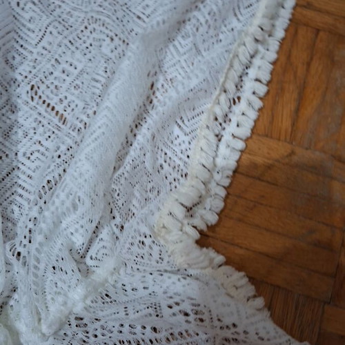 Honey White Kaftan Size 2 like new with Jacquard Mesh Pattern