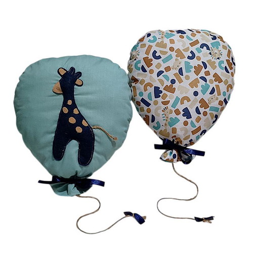 Set of 2 handmade hanging decorative balloons with giraffe