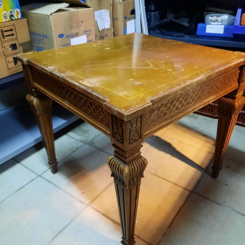 Solid coffee table used, 0.60x0.60x0.57 m