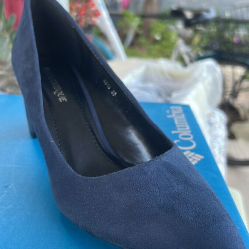 Diamantique Blue Suede Pumps like new, size 39, block heel