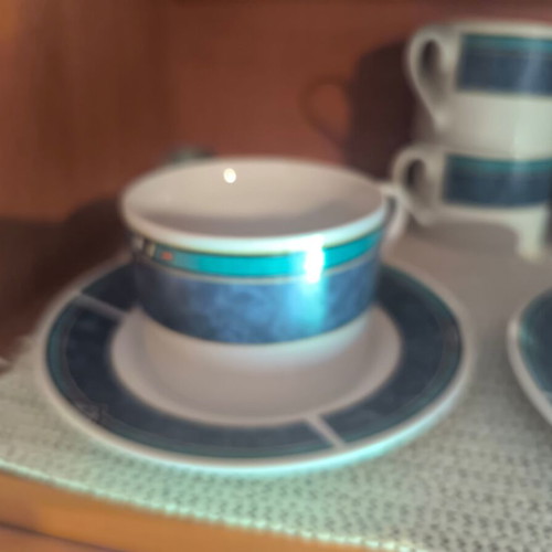 Coffee cup set like new, 6 pieces with saucers