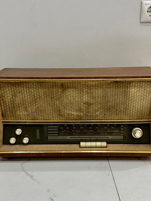 Vintage radio used, old