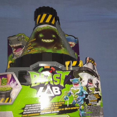Beast Lab Monster Shark Laboratory New Playset
