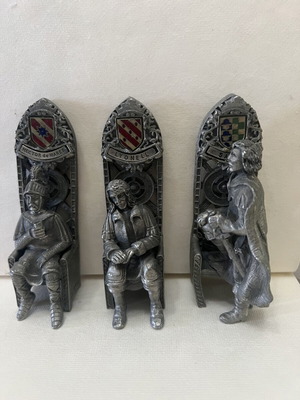 3 Knights of the Round Table like new