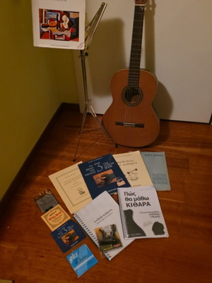 Παιδική και εφηβική κιθάρα με αναλόγιο, βιβλία εκμάθησης και θήκη μεταφοράς